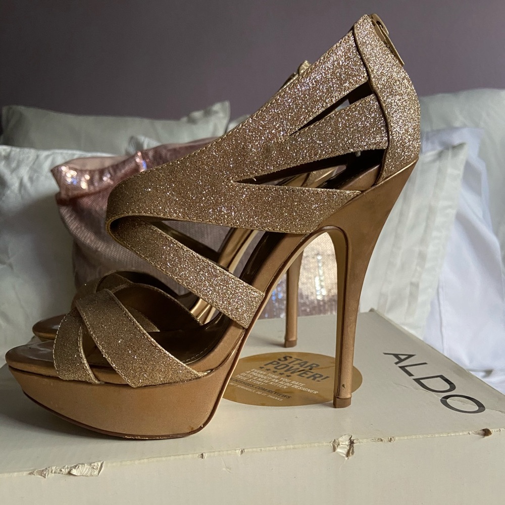 Aldo gold sparkly shoes salvietti used